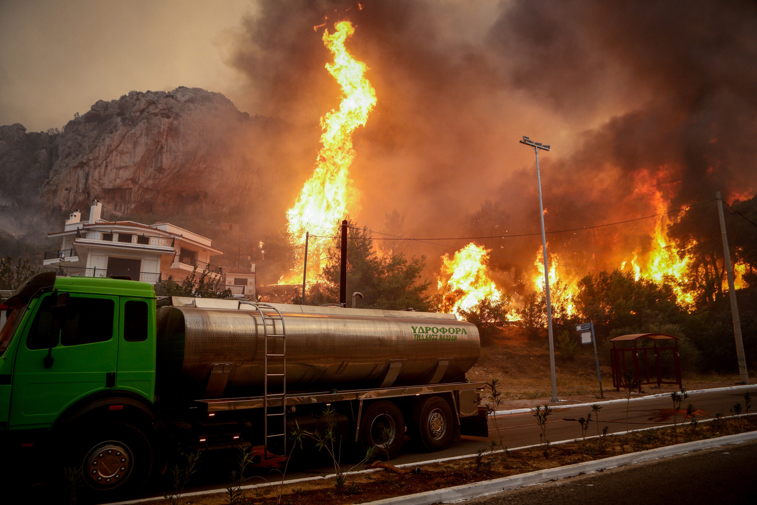 ΠΥΡΚΑΓΙΑ ΣΤΗΝ ΦΥΛΗ ΚΟΝΤΑ ΣΤΗΝ Ι. ΜΟΝΗ ΚΛΕΙΣΤΩΝ (ΣΩΤΗΡΗΣ ΔΗΜΗΤΡΟΠΟΥΛΟΣ/EUROKINISSI)