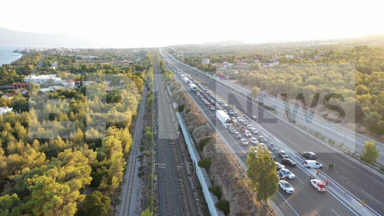 Πυρκαγιά σε βυτιοφόρο: Σε εξέλιξη η μετάγγιση του υγραερίου – Άνοιξε και στα δυο ρεύματα η παλιά Εθνική