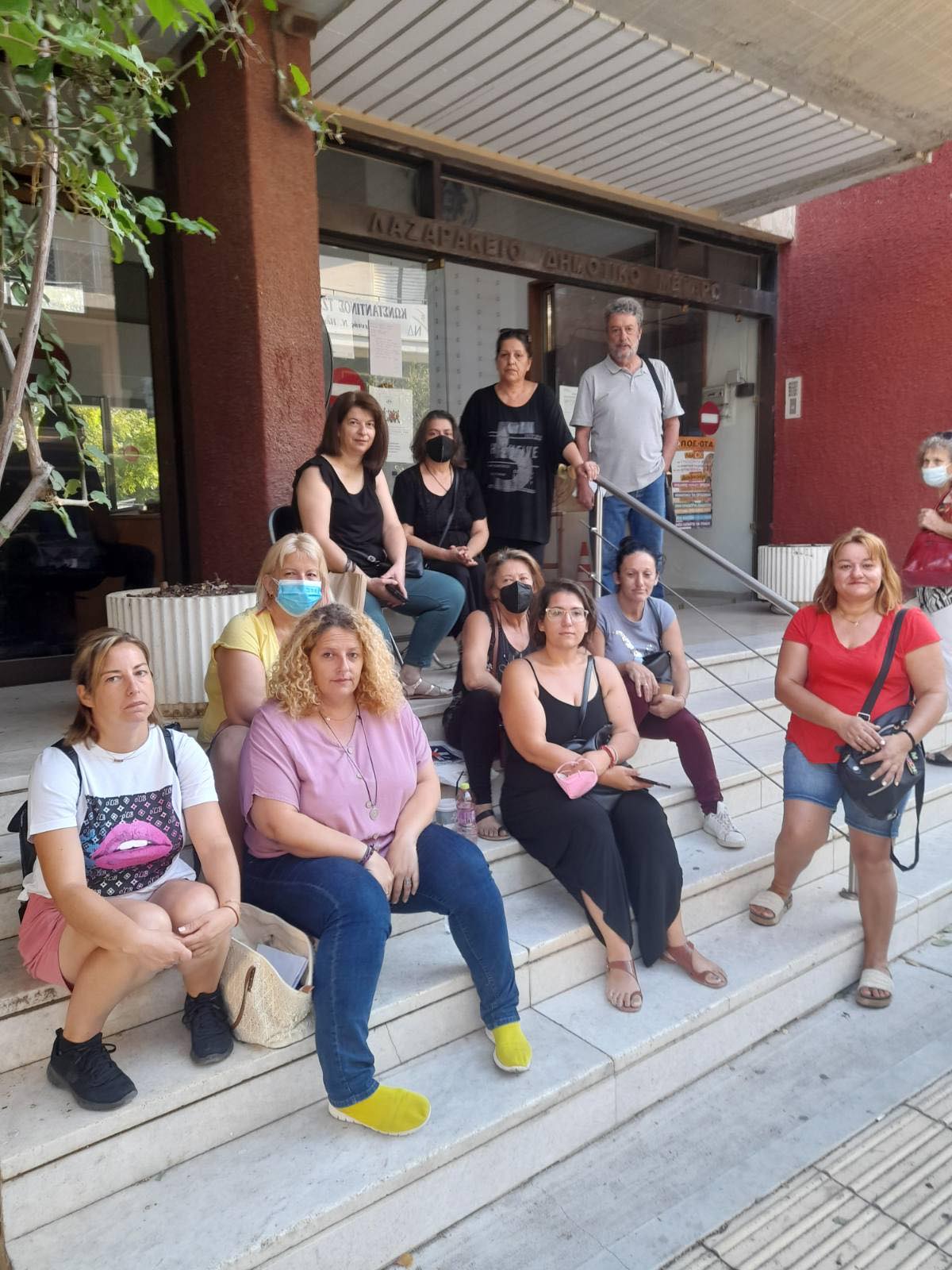 Διαμαρτύρονται οι σχολικές καθαρίστριες στην Αμαλιάδα