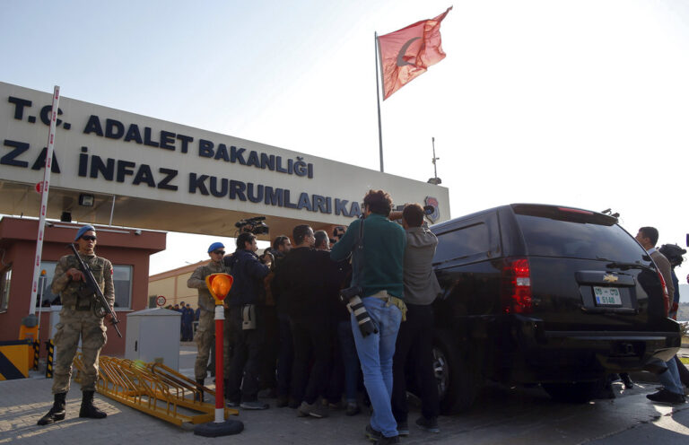 Συνελήφθη βουλευτής του γερμανικού Die Linke στην Αττάλεια της Τουρκίας