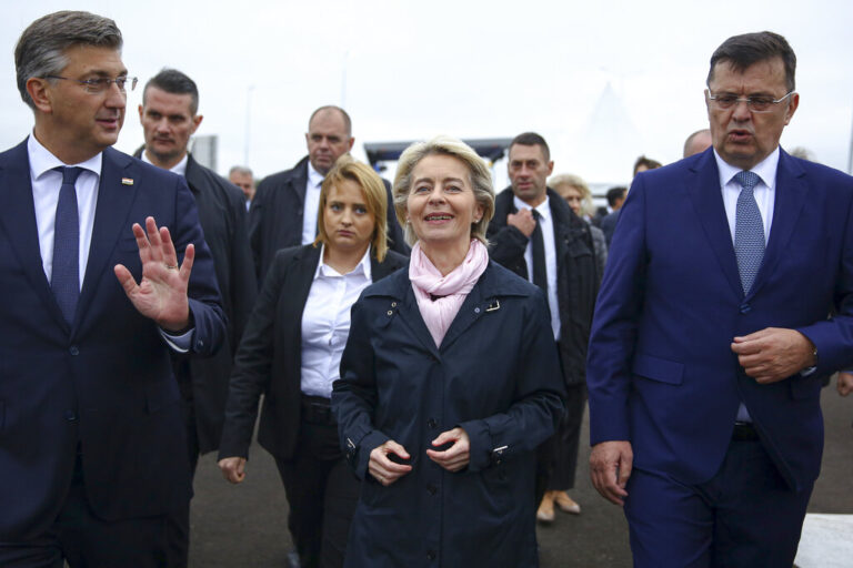 Η Ευρωπαϊκή Επιτροπή δαπανά εκατομμύρια για φωτογραφίες, βίντεο και μακιγιάζ