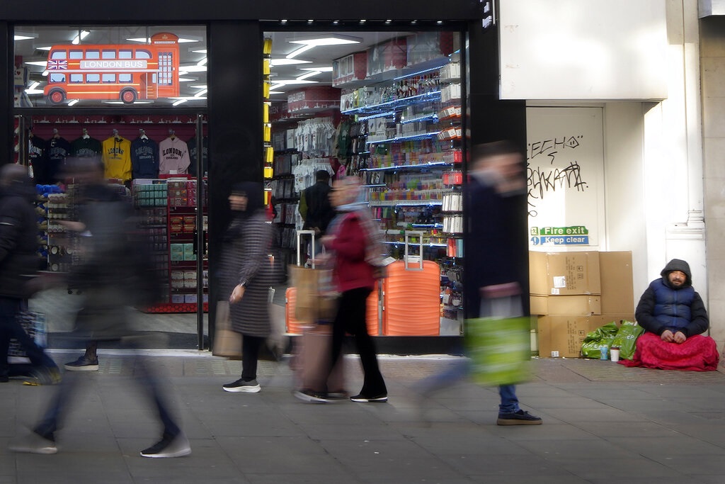 Λονδίνο: Φόβοι για όχλο που θα ληστέψει κατάστημα με σπορ είδη στον εμπορικότερο δρόμο της πόλης