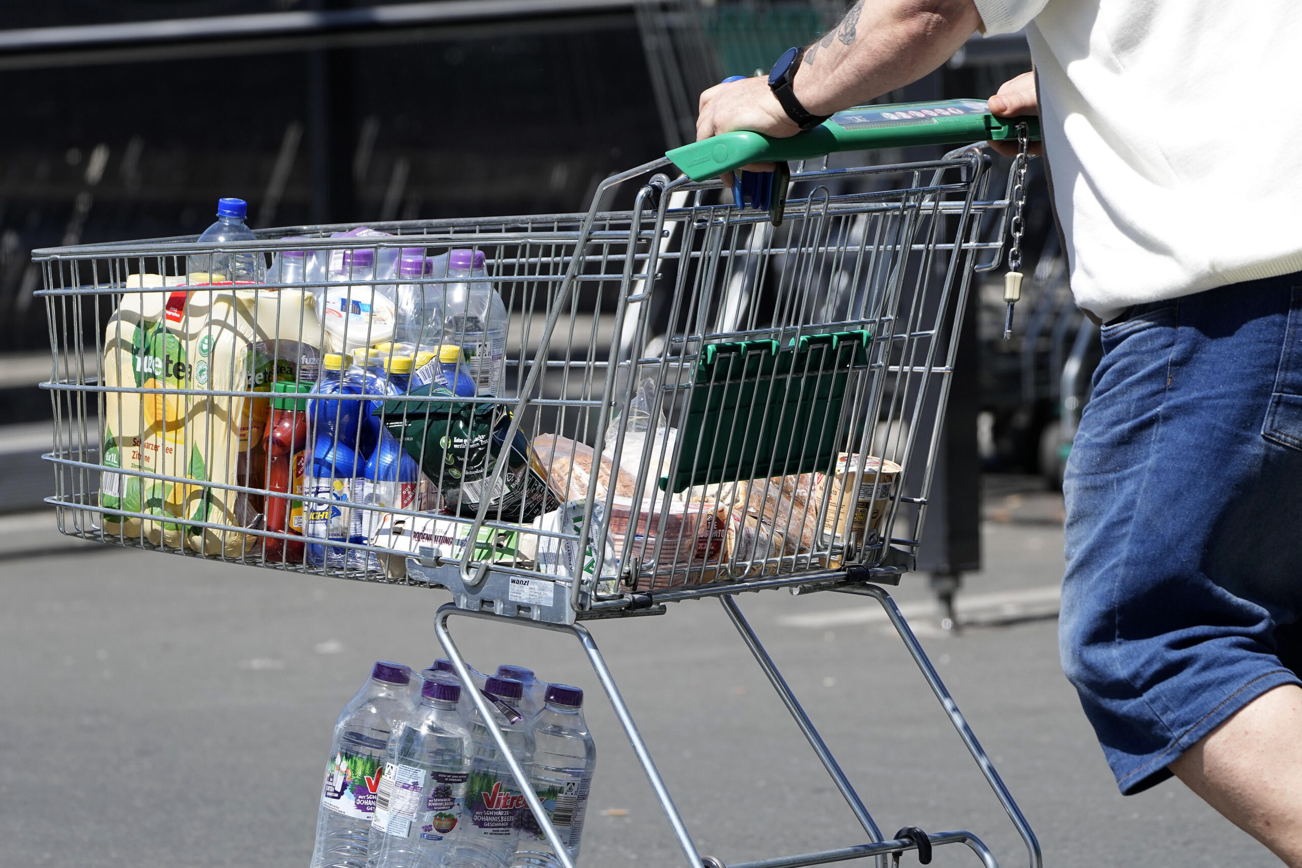 Ρουμανία: Εγκρίθηκε το έκτακτο διάταγμα για τη διακοπή της αύξησης των τιμών των βασικών τροφίμων