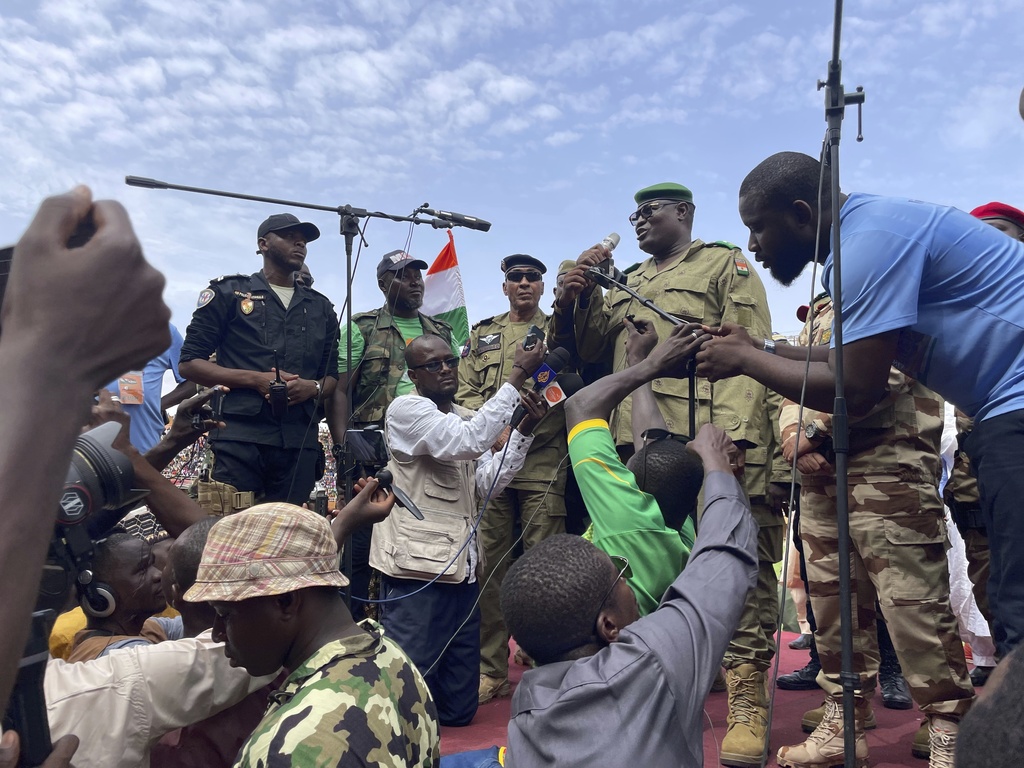 Οι ΗΠΑ «ανησυχούν» για την απειλή της χούντας να δικάσει τον πρόεδρο του Νίγηρα