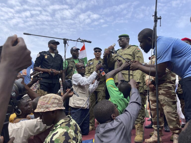Νίγηρας: Η απεσταλμένη των ΗΠΑ συναντήθηκε με τους πραξικοπηματίες – «Δύσκολες» συνομιλίες