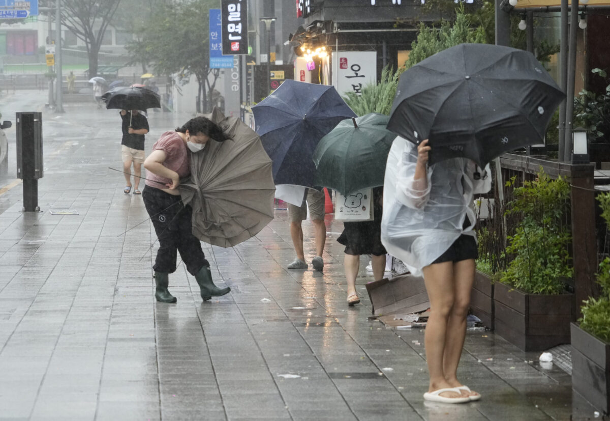 Νότια Κορέα: Μεγάλες επιπτώσεις της καταιγίδας Χανούν – Χιλιάδες άνθρωποι εγκατέλειψαν τα σπίτια τους