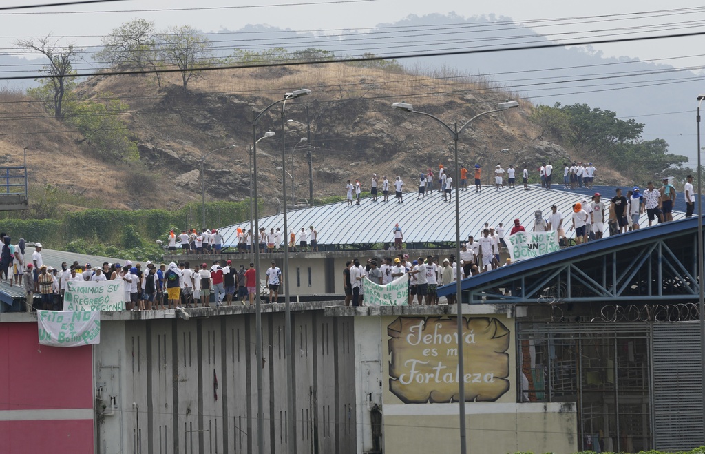 Εξεγέρσεις με ομήρους δεσμοφύλακες σε δύο φυλακές του Εκουαδόρ