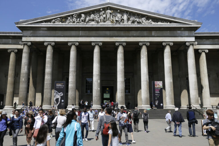 Πρόεδρος του Βρετανικού Μουσείου: Κάποια από τα περίπου 2.000 αντικείμενα που έχουν κλαπεί ανακτήθηκαν