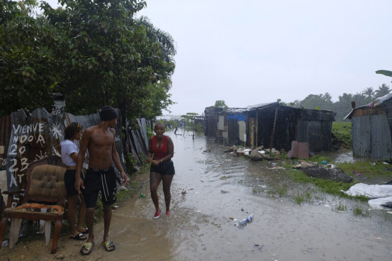 Δομινικανή Δημοκρατία: Δύο νεκροί, έναν αγνοούμενο και ζημιές σε 700 σπίτια άφησε πίσω της η καταιγίδα Φραγκλίνος