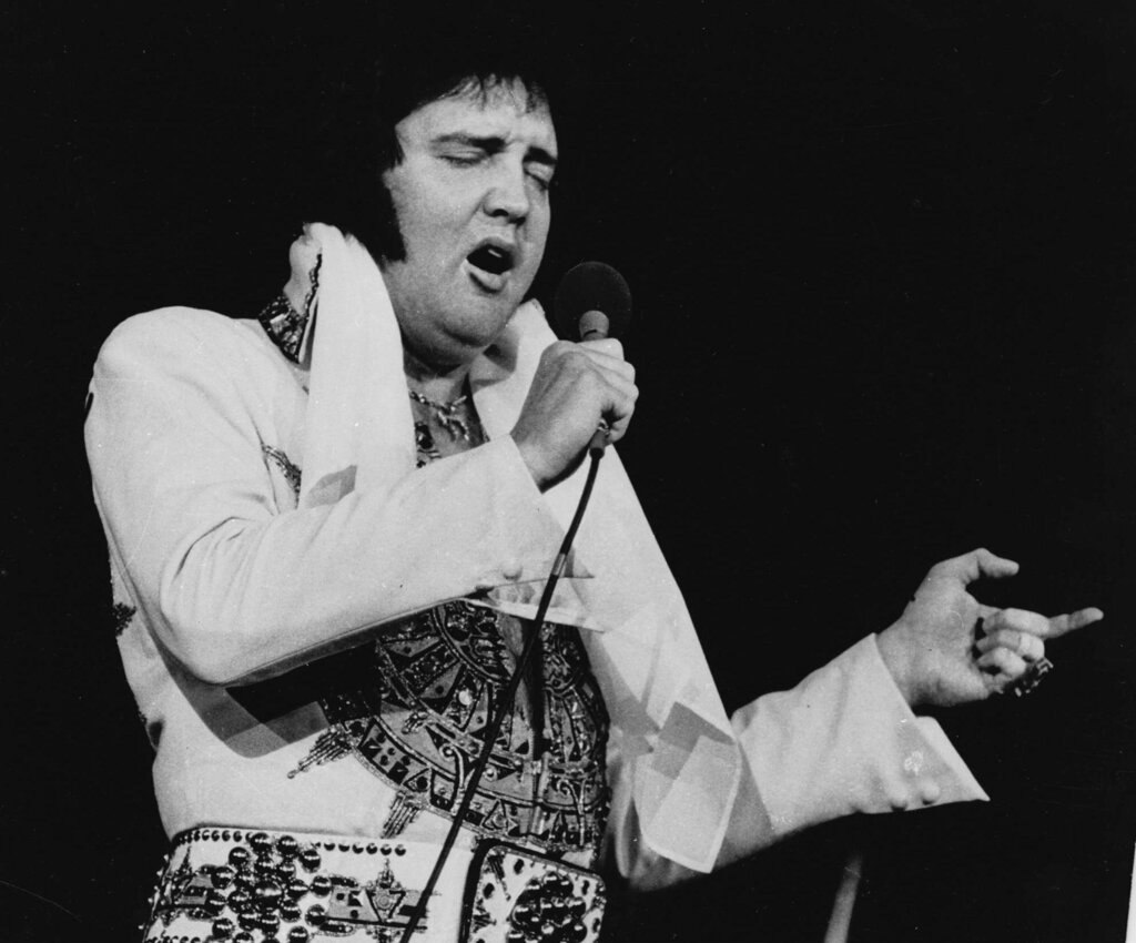 Έλβις Πρίσλεϊ: 46 χρόνια από το θάνατο του «Βασιλιά» του Rock n’ Roll