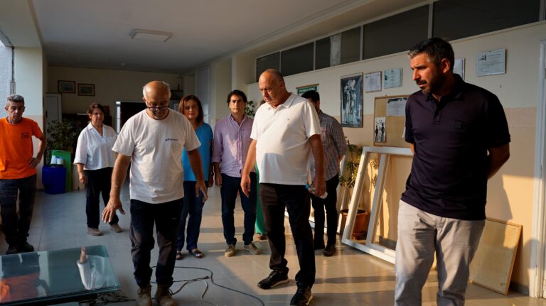 Βόλος: Εργασίες αποκατάστασης ζημιών στο Λύκειο Ν. Αγχιάλου