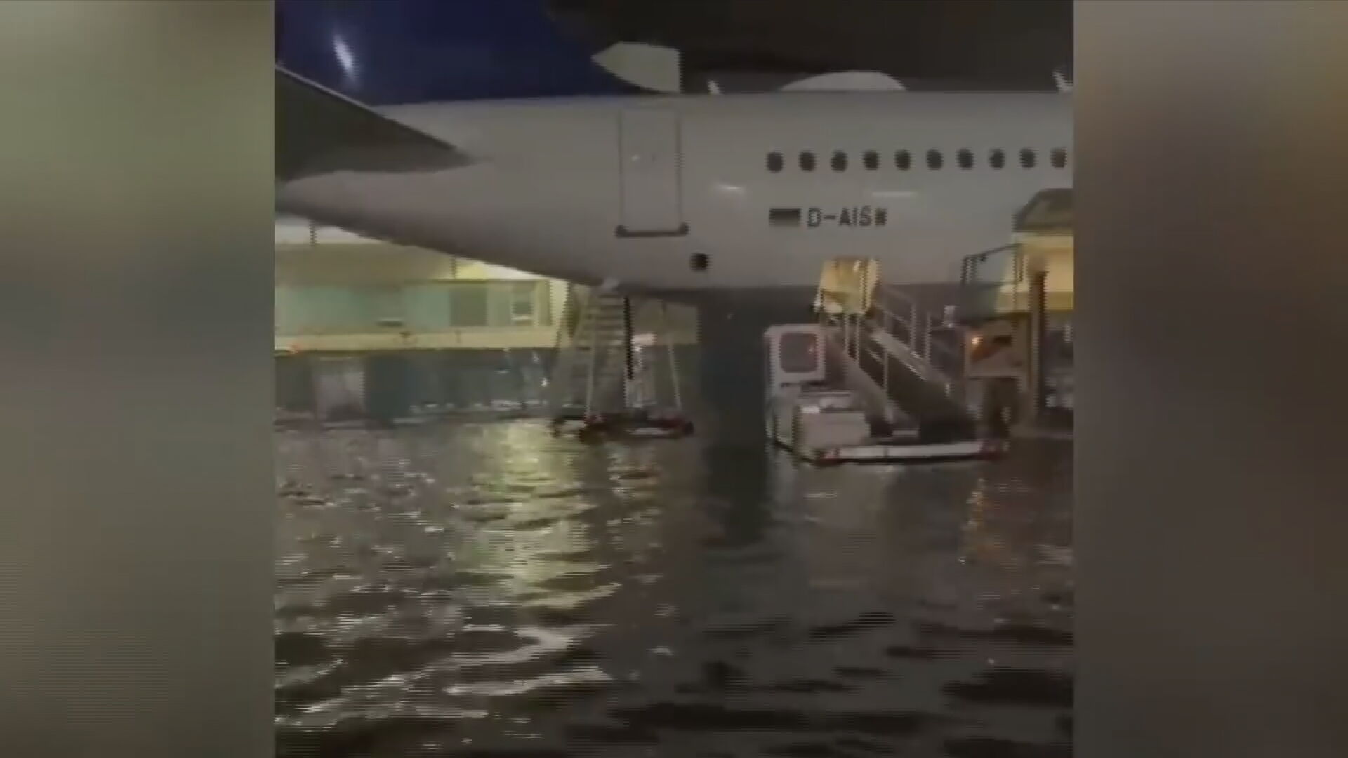 «Βούλιαξε» το αεροδρόμιο της Φρανκφούρτης – Πλημμύρισε από σφοδρή βροχόπτωση, ματαιώθηκαν 70 πτήσεις