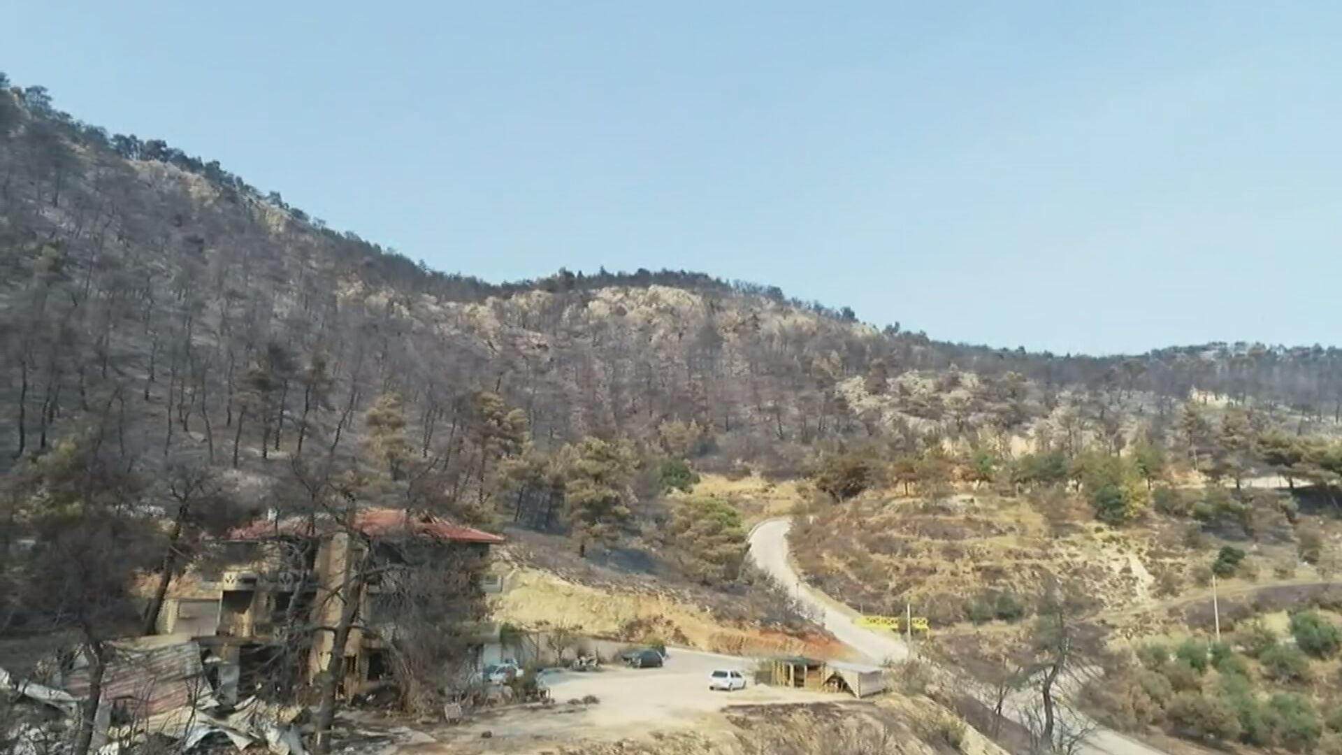 Το drone της ΕΡΤ στις καμένες εκτάσεις της Πάρνηθας