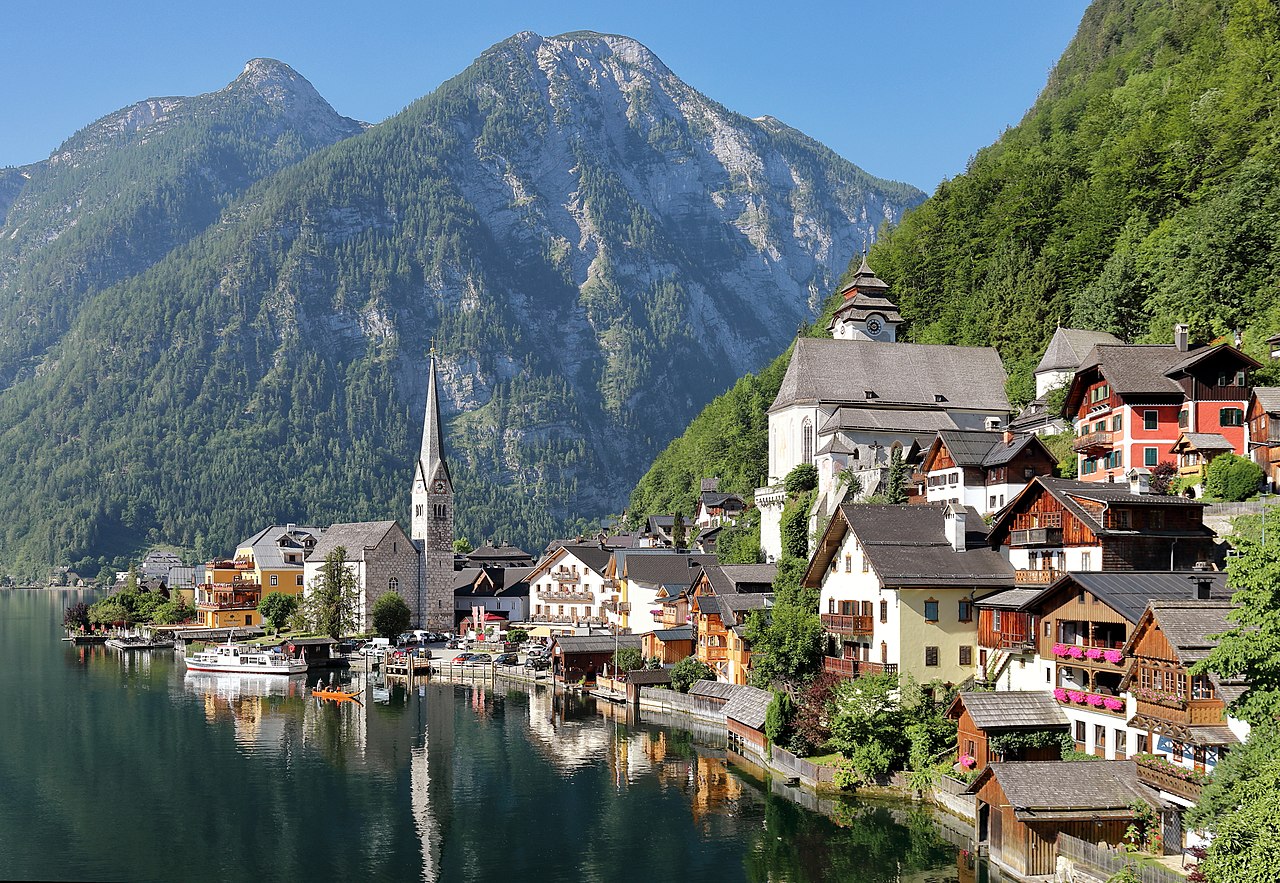 Αυστρία: Κάτοικοι της πόλης Χάλστατ διαδήλωσαν κατά του μαζικού τουρισμού
