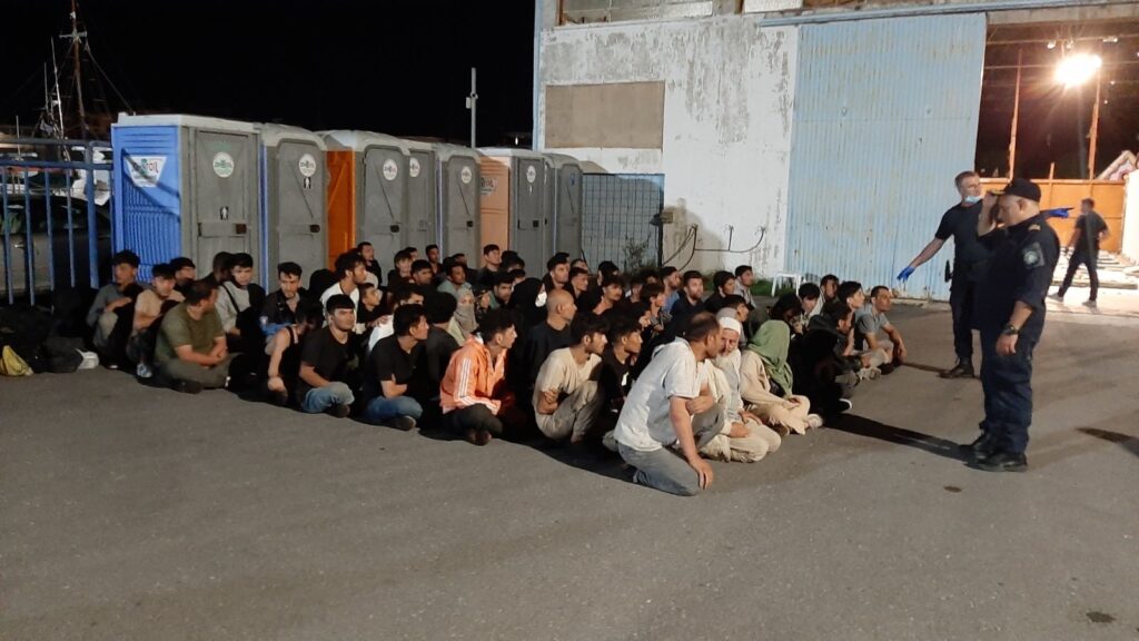Καλαμάτα: Στο λιμάνι φιλοξενούνται οι 76 μετανάστες που διασώθηκαν ανοιχτά της Ζακύνθου