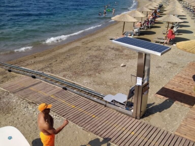 Επιδείξεις διάσωσης στην παραλία “Καρνάγιο” στα Κάτω Λεχώνια