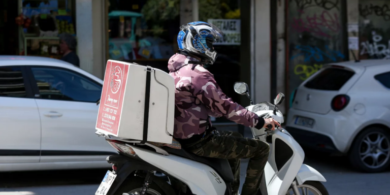 Θεσσαλονίκη: Δίωξη για θανατηφόρα βαριά σκοπούμενη σωματική βλάβη σε βάρος του ντελιβερά που γρονθοκόπησε 50χρονο