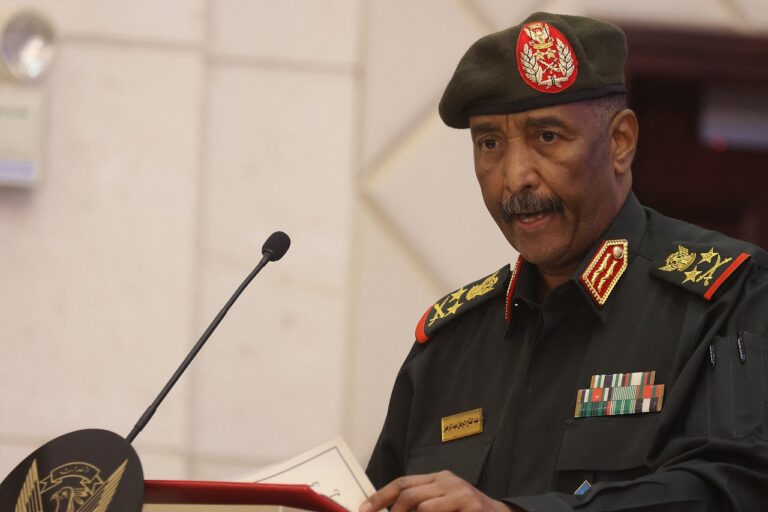 Σουδάν: Ο αρχηγός του στρατού προσγειώθηκε χθες στο Πορτ Σουδάν