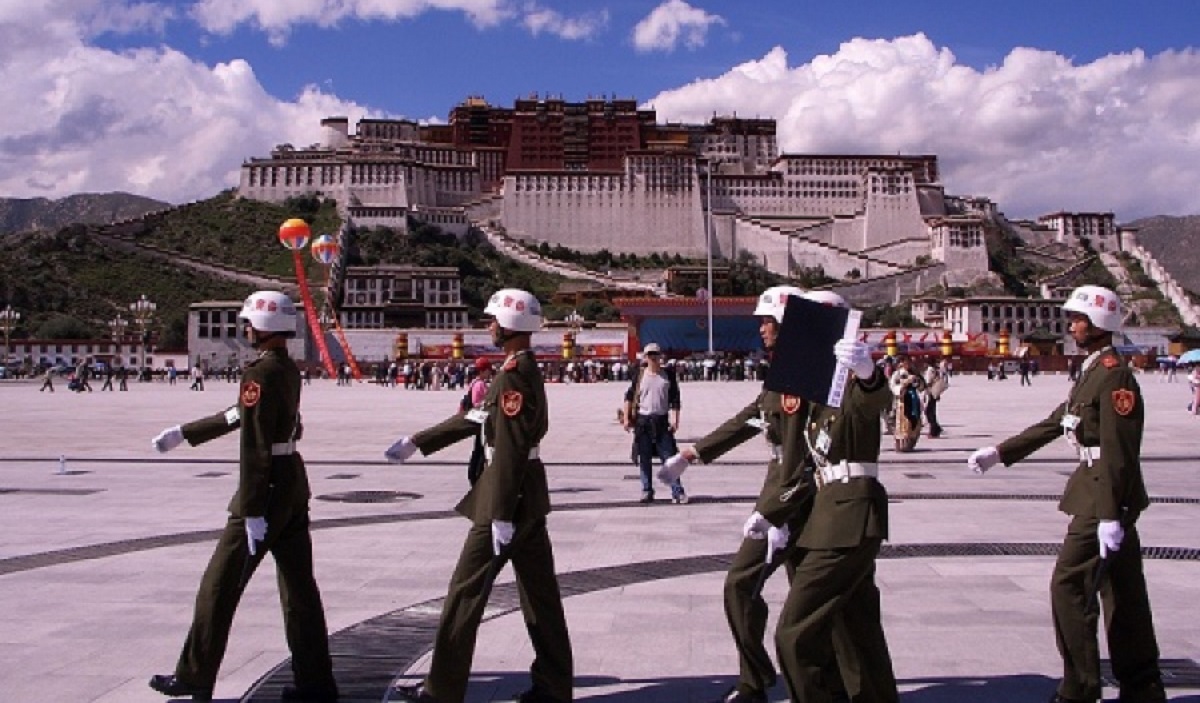 ΗΠΑ – Κίνα: Αμερικανικές κυρώσεις σε Κινέζους αξιωματούχους για την «εξαναγκαστική αφομοίωση» παιδιών στο Θιβέτ