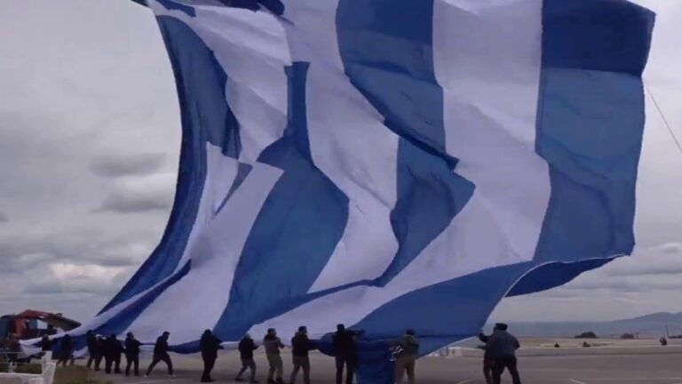 Λίμνη Πλαστήρα: Εκδήλωση με αερόστατα και ύψωση της μεγαλύτερης ελληνικής σημαίας στον κόσμο