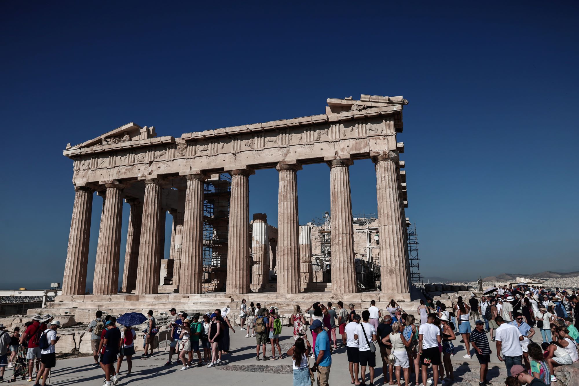 Τουρίστες στην Ακρόπολη