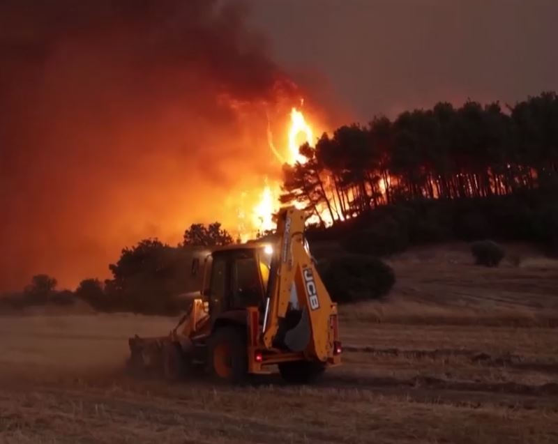 Για πέμπτη μέρα στις φλόγες η Αλεξανδρούπολη – Στα δυτικά της πόλης οι φλόγες