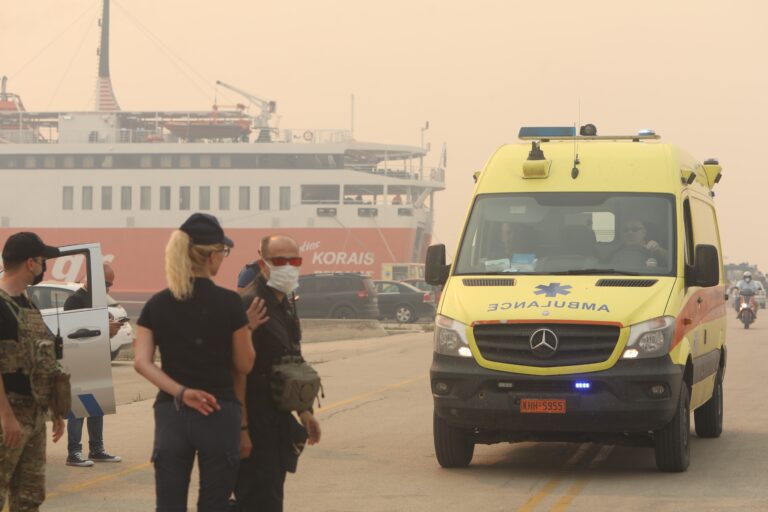 Αλεξανδρούπολη: Πολλαπλά πύρινα μέτωπα – Aναχώρησε για την Καβάλα το πλοίο που μετατράπηκε σε Νοσοκομείο