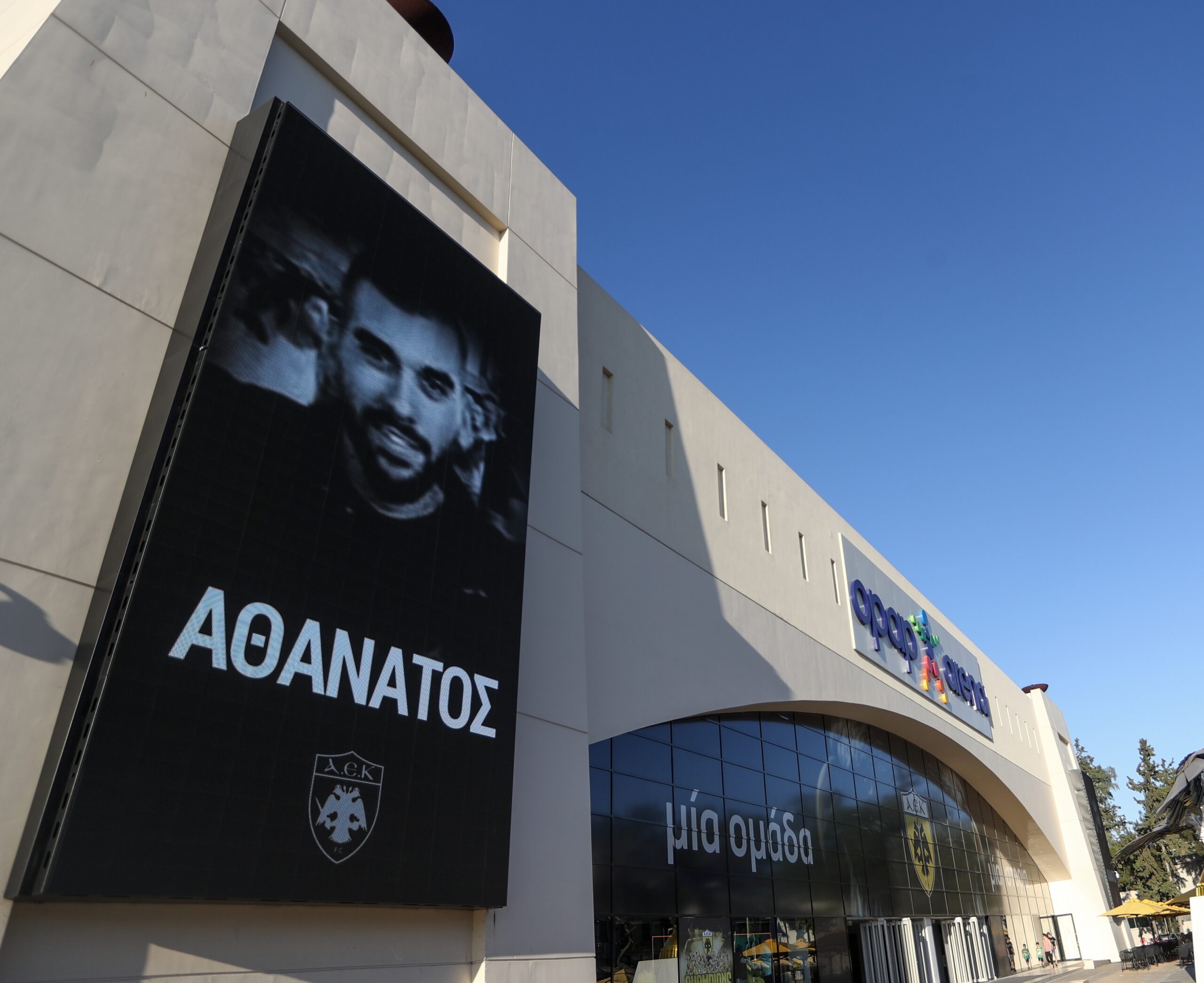 [362914] Η ΠΑΕ ΑΕΚ ΘΕΛΟΝΤΑΣ ΝΑ ΤΙΜΗΣΕΙ ΤΗ ΜΝΗΜΗ ΤΟΥ ΦΙΛΑΘΛΟΥ ΤΗΣ ΜΙΧΑΛΗ ΚΑΤΣΟΥΡΗ ΑΝΕΒΑΣΕ ΤΟ ΠΡΟΣΩΠΟ ΤΟΥ ΣΤΙΣ ΟΘΟΝΕΣ ΕΞΩ ΑΠΟ ΤΗΝ ΑΓΙΑ ΣΟΦΙΑ ΚΙ ΕΓΡΑΨΕ ΑΘΑΝΑΤΟΣ. (ΘΑΝΑΣΗΣ ΔΗΜΟΠΟΥΛΟΣ / EUROKINISSI)