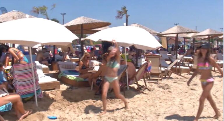 Χαλκιδική: Διαψεύδει ο υπεύθυνος του beach bar την καταγγελία μητέρας