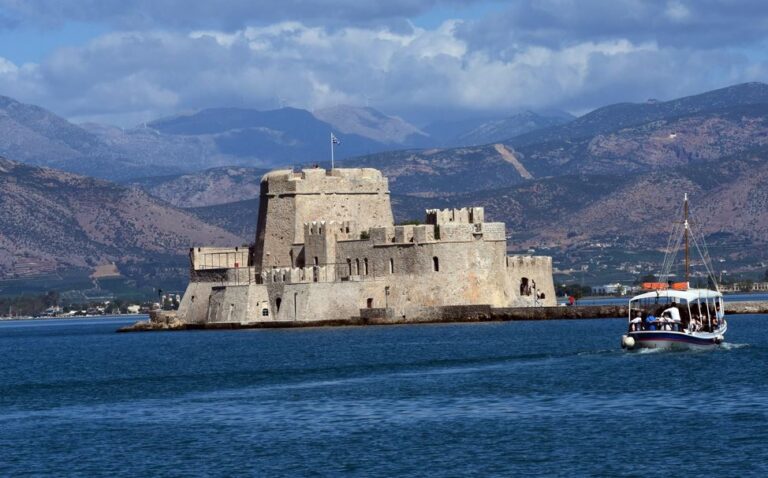 Αυτοψία στο Μπούρτζι πραγματοποίησε η Λίνα Μενδώνη – Επέβλεψε τα έργα αποκατάστασης