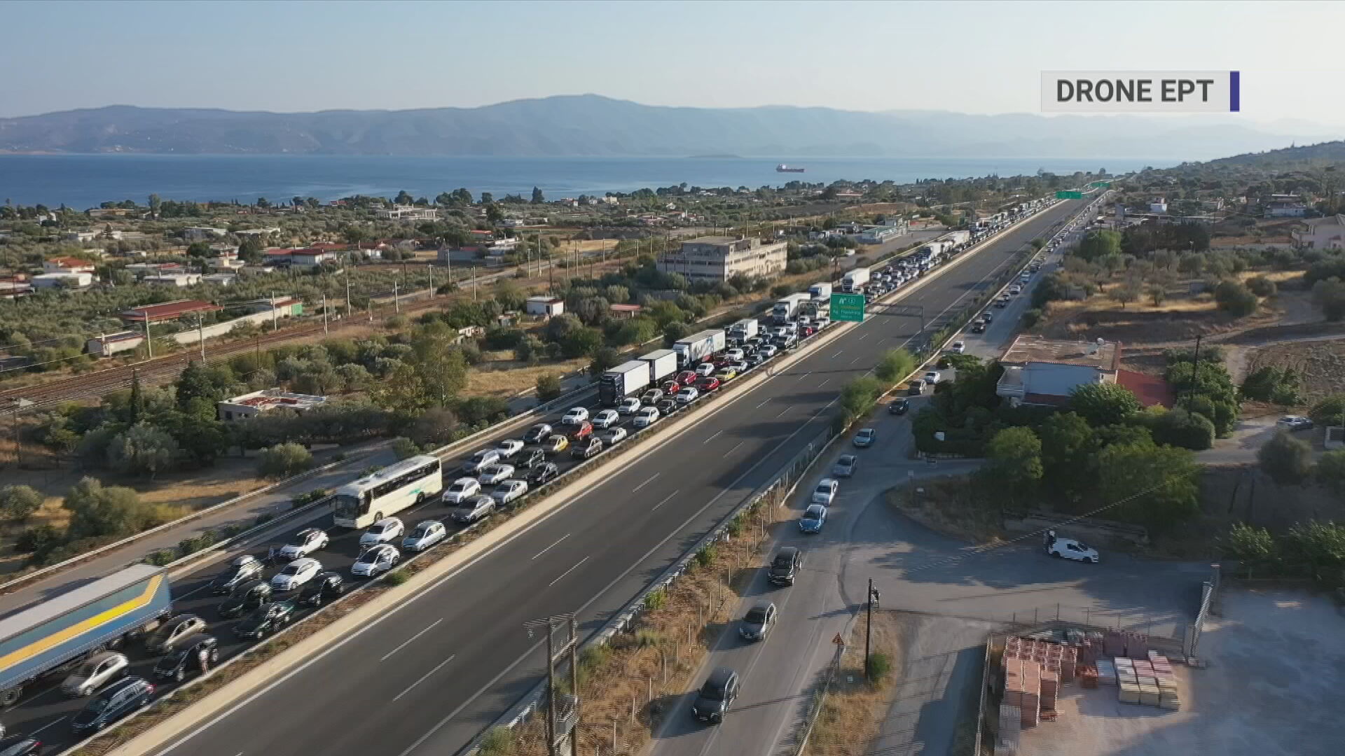 Δίωξη κατά του οδηγού του βυτιοφόρου που πήρε φωτιά – Έρευνα για τη διαχείριση της κυκλοφορίας στην Αθηνών – Λαμίας