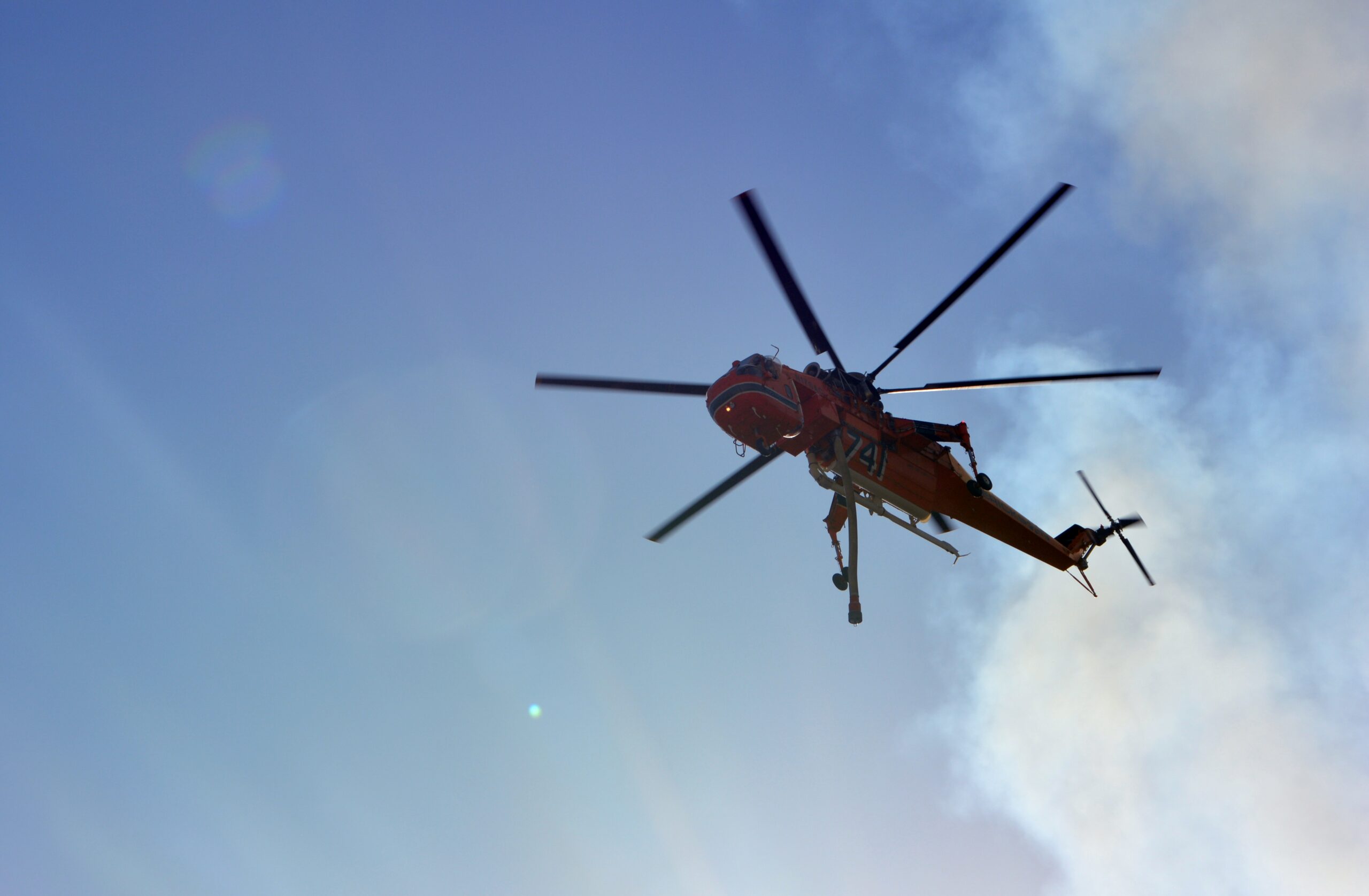 Φωτιά στον Λαχανά Θεσσαλονίκης – Σηκώθηκαν και ελικόπτερα