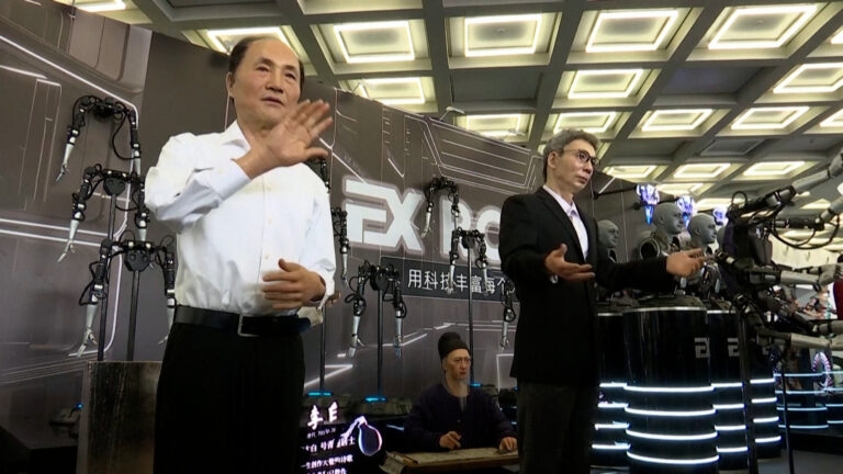 Ανθρωποειδή ρομπότ κλέβουν την παράσταση στο Παγκόσμιο Συνέδριο Ρομπότ στο Πεκίνο (video)