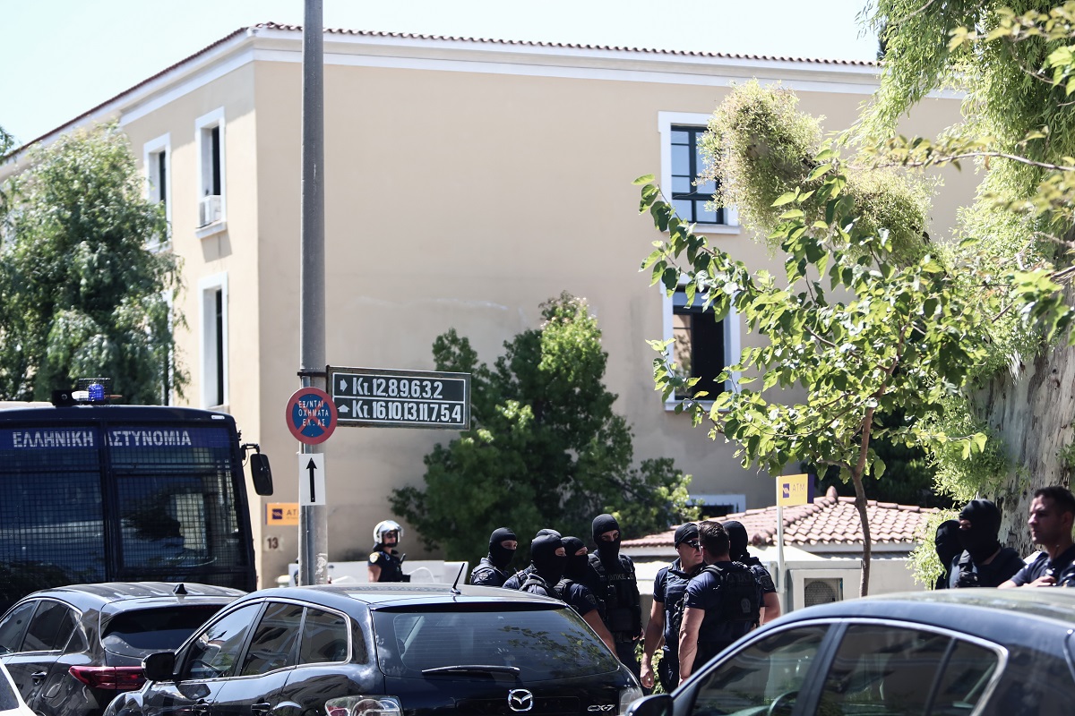 Ν. Φιλαδέλφεια: Tην Παρασκευή 11/8 ξεκινούν οι απολογίες των 105 συλληφθέντων – Σε εξέλιξη οι έρευνες για ταυτοποίηση του δολοφόνου του 29χρονου