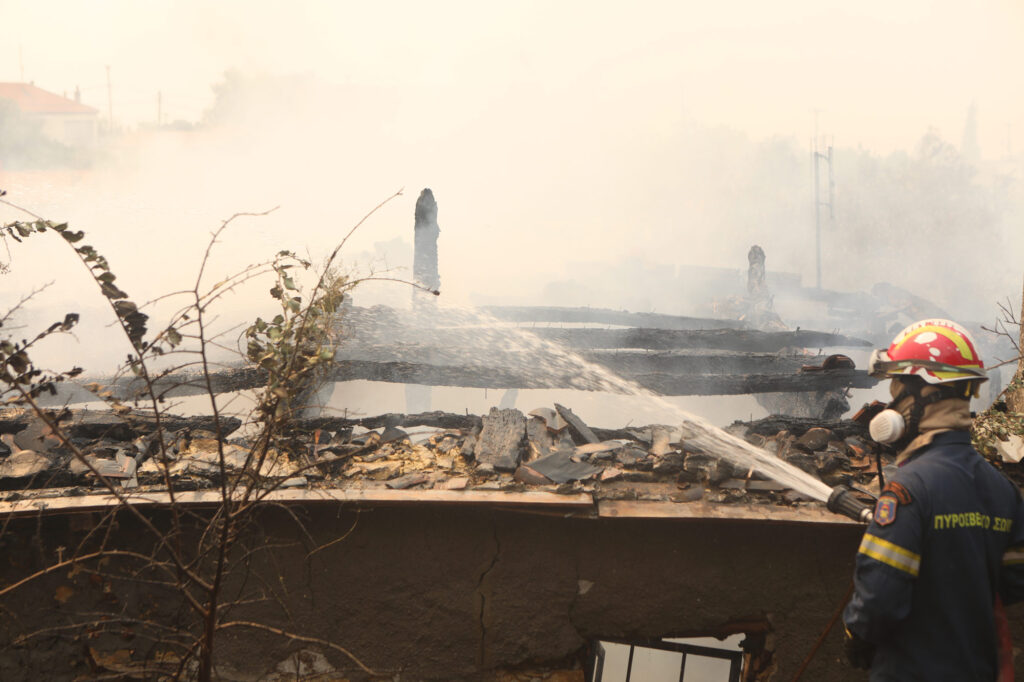 Αλεξανδρούπολη: Οι φλόγες ξανά στην είσοδο του Νοσοκομείου – 112 για εκκένωση 9 οικισμών προς Κομοτηνή