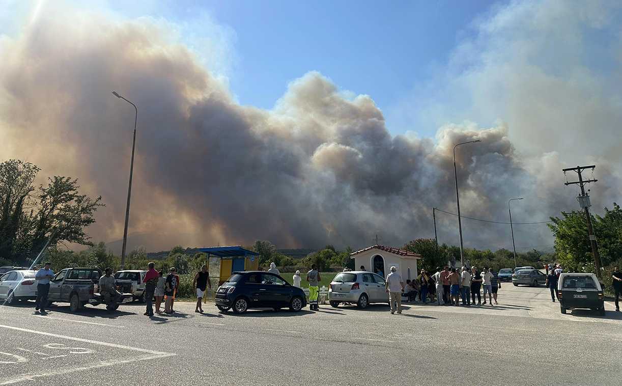 Καβάλα: Σε πλήρη εξέλιξη η φωτιά στον Δ.Νέστου – Κάηκαν σπίτια σε Αβραμυλιά, Δαμασκηνιά και Διαλεκτό