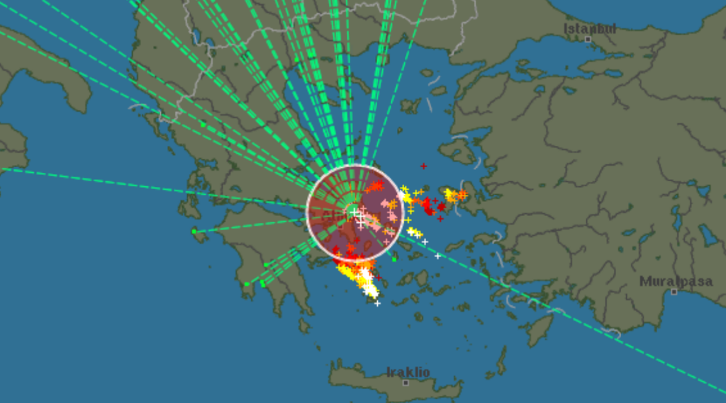 Αττική: Εστίες σε Βαρνάβα, Βάρη, Βούλα, Κορωπί από τους κεραυνούς – Επιχειρήσεις σε αναζωπυρώσεις στα μέτωπα