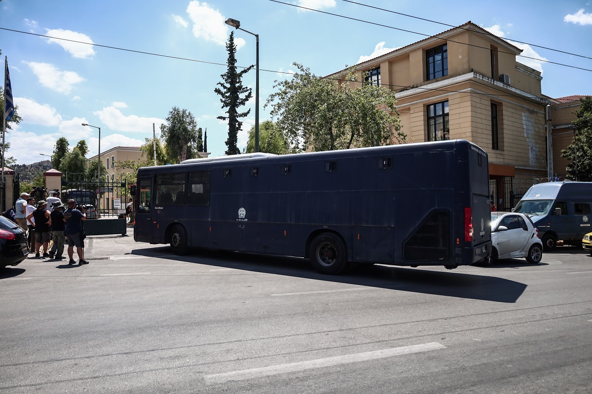 Νέα Φιλαδέλφεια: Ξεκινούν οι απολογίες των 105 συλληφθέντων – Βαρύτατο το κατηγορητήριο