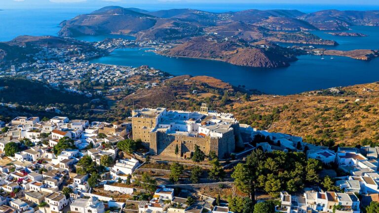 Δήμος Πάτμου: Ψήφισμα κατά της αμφισβήτησης των ιδιοκτησιακών δικαιωμάτων των κατοίκων των Αρκιών