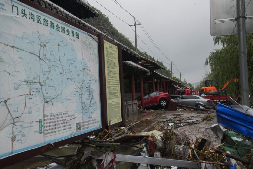 Φονικές πλημμύρες στην Κίνα λόγω τροπικής καταιγίδας – 20 νεκροί και 33 αγνοούμενοι
