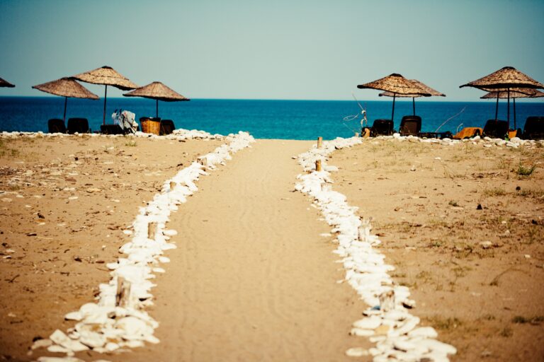 Το «κίνημα της πετσέτας» στην Τουρκία: Πολίτες μαζεύουν λεφτά για να «πάρουν πίσω» παραλία – Πόσο νοικιάζονται ξαπλώστρες και ομπρέλες