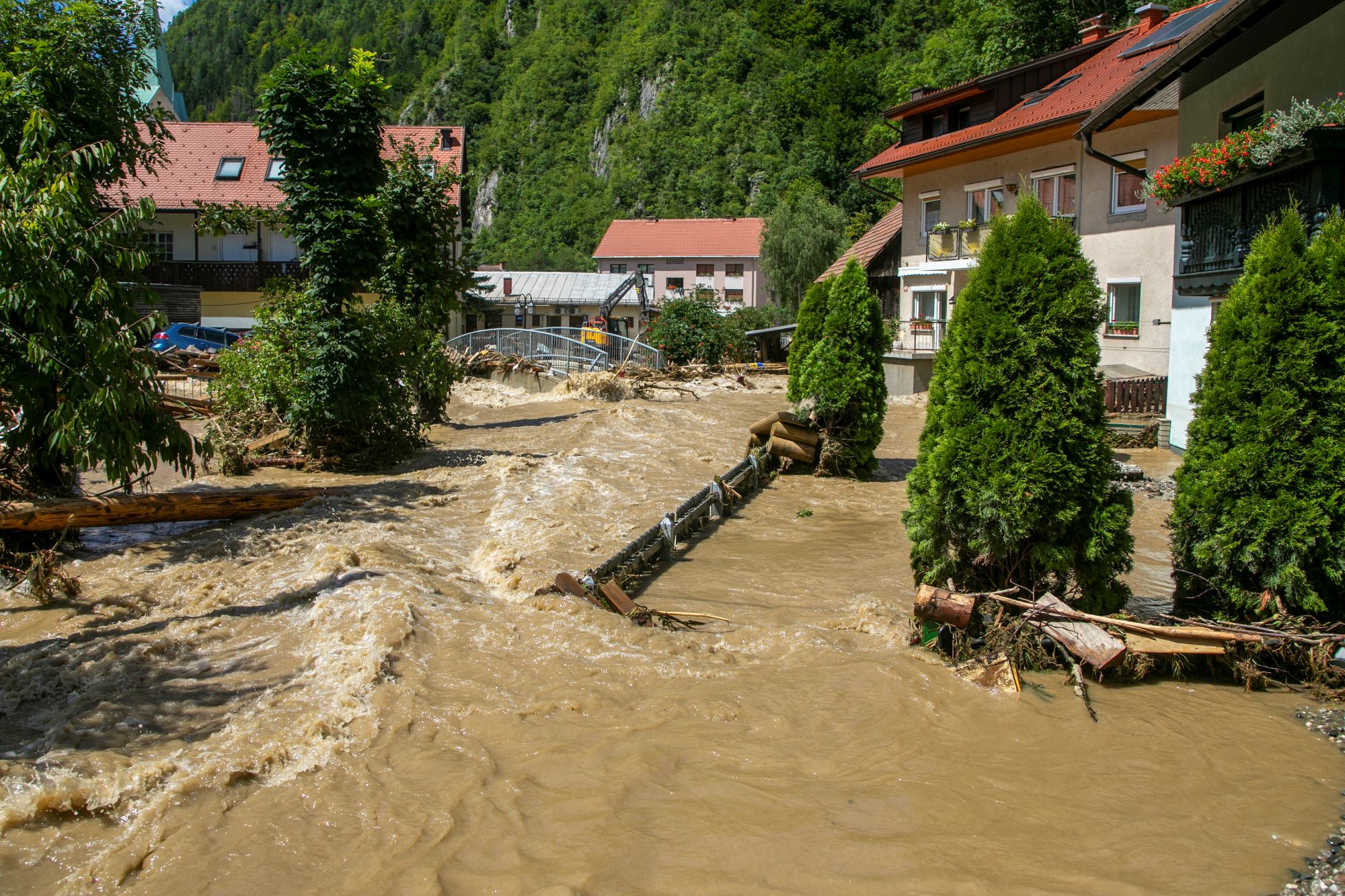 Φονικές πλημμύρες στη Σλοβενία: Έξι νεκροί – Πολλές χώρες στέλνουν βοήθεια