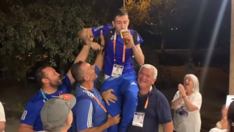 Αποθέωση για Τεντόγλου και Πομάσκι στη Βουδαπέστη: Τα μεθεόρτια για τον παγκόσμιο πρωταθλητή και τον προπονητή του