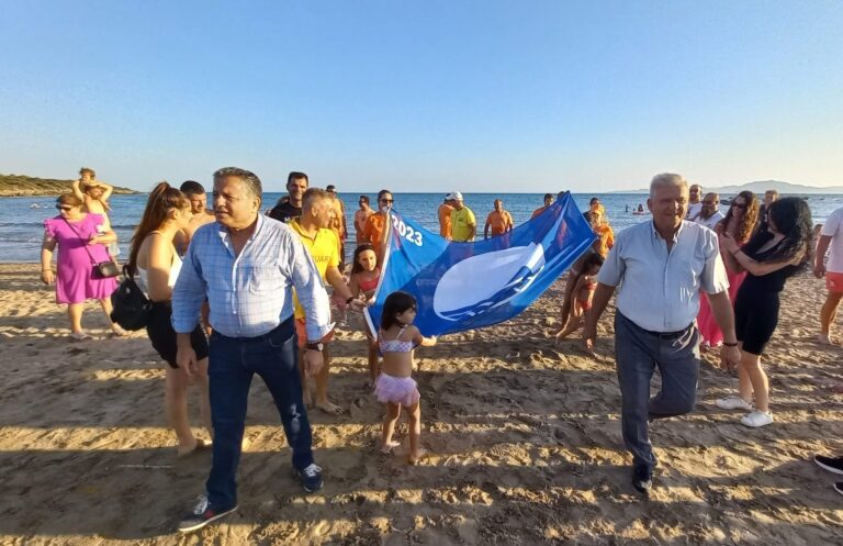 Τοποθετήθηκαν οι Γαλάζιες Σημαίες σε παραλίες του Δήμου Πηνειού