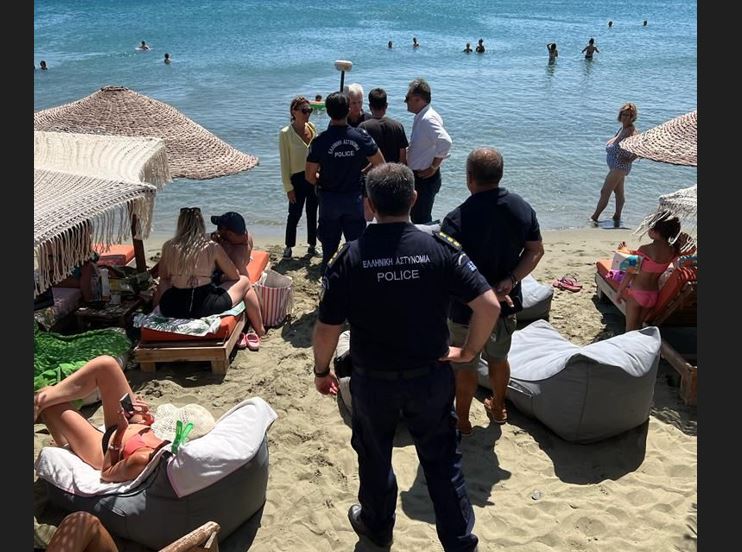Έφοδος ελεγκτών στις παραλίες της Τήνου: Διαπιστώθηκε παράνομη κατάληψη 3.000 τ.μ. αιγιαλού – Στο αυτόφωρο επιχειρηματίας