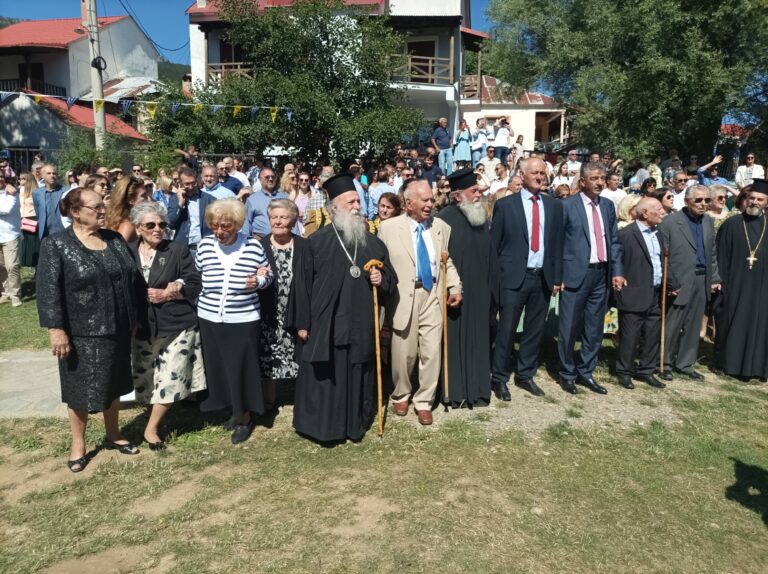 “Βούλιαξαν” τα Βλαχοχώρια της Πίνδου – Στον τρανό χορό πλήθος Λαρισαίων