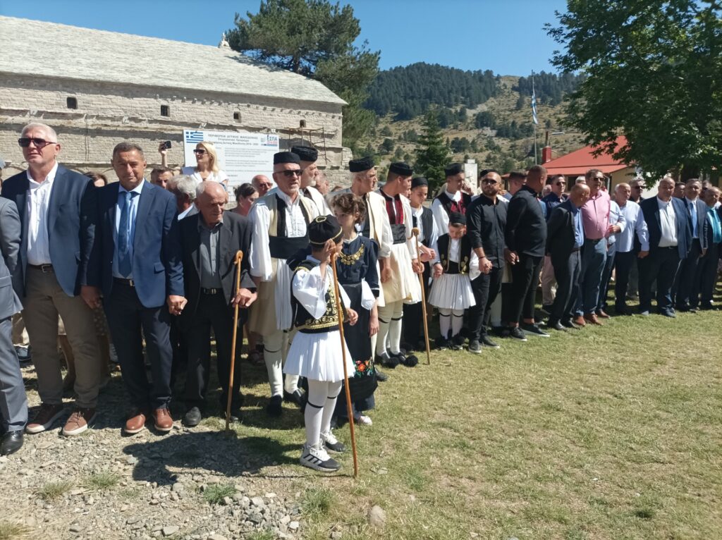 “Βούλιαξαν” τα Βλαχοχώρια της Πίνδου – Στον τρανό χορό πλήθος Λαρισαίων