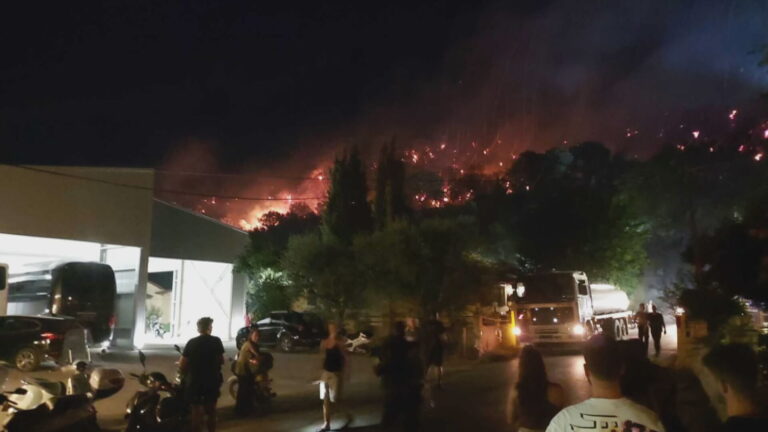 Οριοθετημένη η φωτιά στο Ακρωτήρι Ζακύνθου – Κάηκαν αιωνόβιες ελιές, καταγγελίες για εμπρησμό