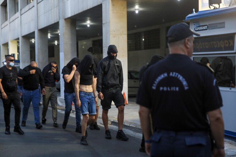 Ν. Φιλαδέλφεια: Ποινική δίωξη για 4 κακουργήματα και 7 πλημμελήματα σε βάρος των 105 συλληφθέντων