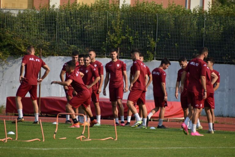 Με διπλές προπονήσεις θα συνεχιστεί η προετοιμασία της ΑΕΛ στο Καρπενήσι